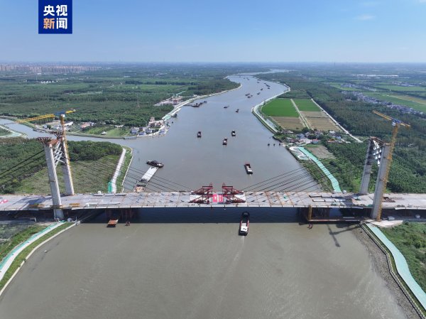 在线股票配资助手 上海黄浦江上首座大跨径自锚式悬索桥合龙