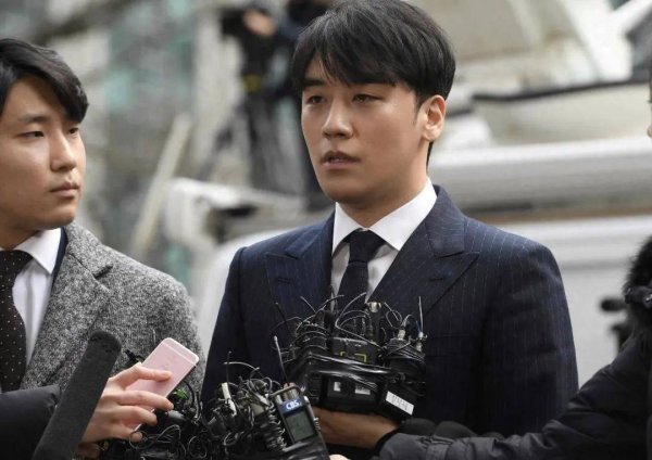 股票杠杆平台排行 具荷拉用命换来真相！BBC纪录片撕开李胜利遮羞布，她最后短信让人泪目