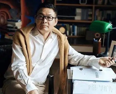 好股配资网 董卿曾为他痛哭泪流不已，一个电话高晓松连夜从美国飞回来，“他”到底有何魔力？